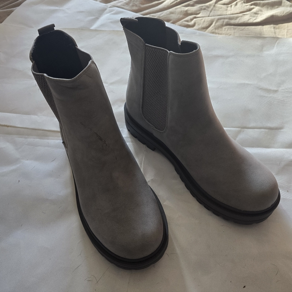 Gray Faux Suede Leather Boots Never Worn Amazon Brand - Picture 2 of 4
